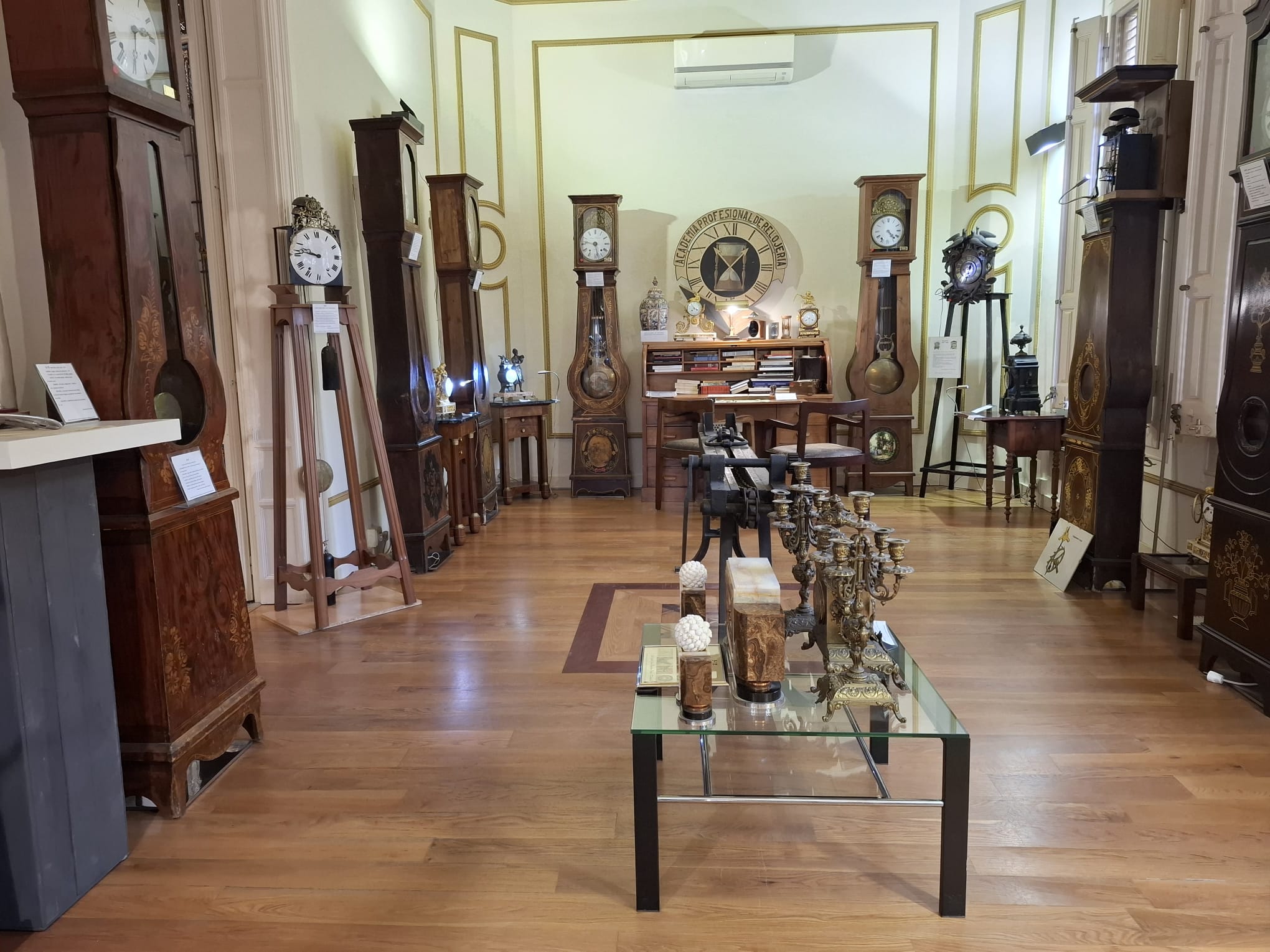 Sala 1 — Espai del Rellotge